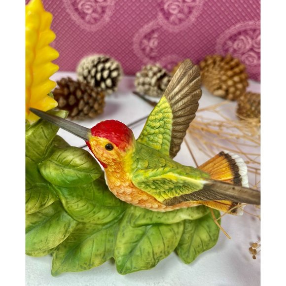 Allen's Bronson Collection, Hummingbird with Aphelandra Flower, looks so natural - Picture 11 of 16